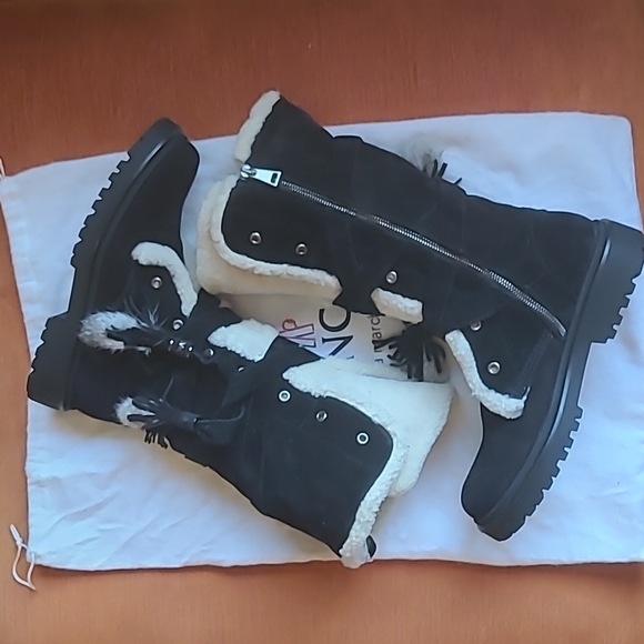 MONCLER Shearling Boots - Picture 2 of 8